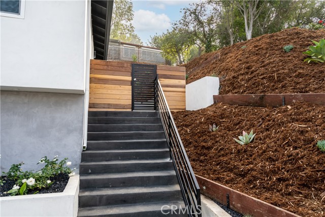 Detail Gallery Image 25 of 73 For 3362 Bellota, Los Angeles,  CA 90027 - 5 Beds | 5 Baths