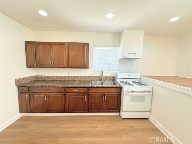 1528 N Alexandria Avenue, Los Angeles CA: https://media.crmls.org/medias/ea9e242d-afb3-46dd-bd69-90a01d4fc2f1.jpg