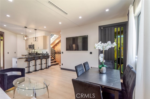 Detail Gallery Image 7 of 37 For 8252 Morse Ave, North Hollywood,  CA 91605 - 3 Beds | 3 Baths