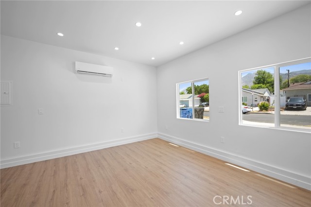 10943 Nassau Avenue, Sunland CA: https://media.crmls.org/medias/ea9eddc0-c1bb-4da6-b1c5-39718d57db8d.jpg
