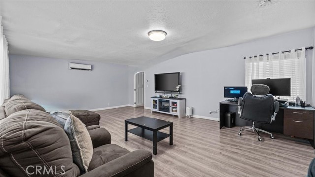 2337 Ogden Street, San Bernardino CA: https://media.crmls.org/medias/ea9f4505-8f6b-4bd3-ab54-99c9186f20b9.jpg