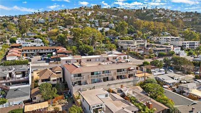 2037 Coast Hwy, Laguna Beach CA: https://media.crmls.org/medias/ea9f8b1a-437b-49c3-8ee7-5ec72b74007f.jpg