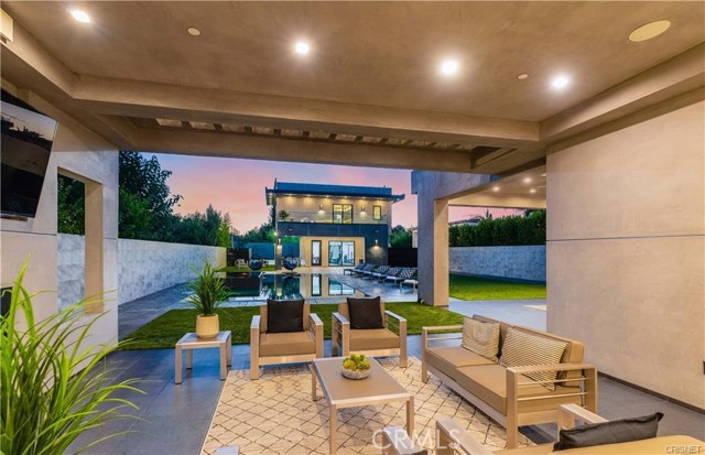 5239 Avenida Hacienda, Tarzana CA: https://media.crmls.org/medias/eaa06bd5-b79b-4304-8a94-b90cba09de4d.jpg