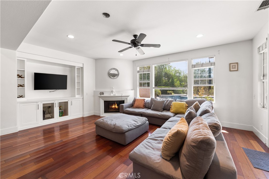 MLS #OC25181828 img 5