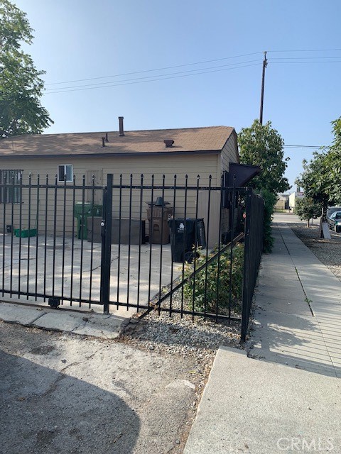 Detail Gallery Image 14 of 22 For 846 W 103rd St, Los Angeles,  CA 90044 - – Beds | – Baths