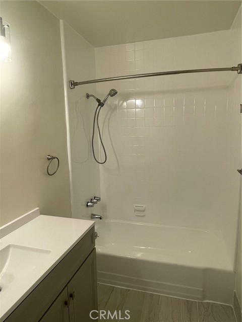 Detail Gallery Image 11 of 13 For 14413 Califa St #3,  Sherman Oaks,  CA 91401 - 3 Beds | 2 Baths