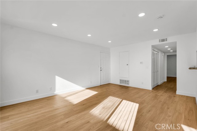 Detail Gallery Image 3 of 25 For 712 5th St, Hermosa Beach,  CA 90254 - 2 Beds | 2 Baths