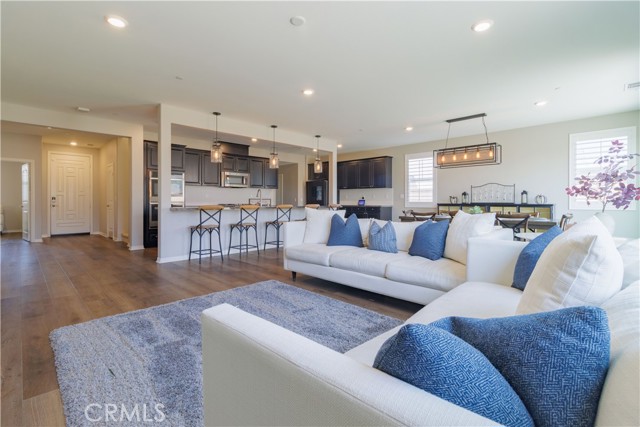 Detail Gallery Image 8 of 52 For 16034 Ulysses Ln, Fontana,  CA 92336 - 6 Beds | 4/1 Baths