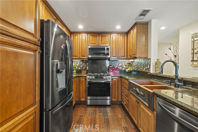 Detail Gallery Image 5 of 33 For 28385 Mirabelle Ln, Saugus,  CA 91350 - 2 Beds | 2 Baths
