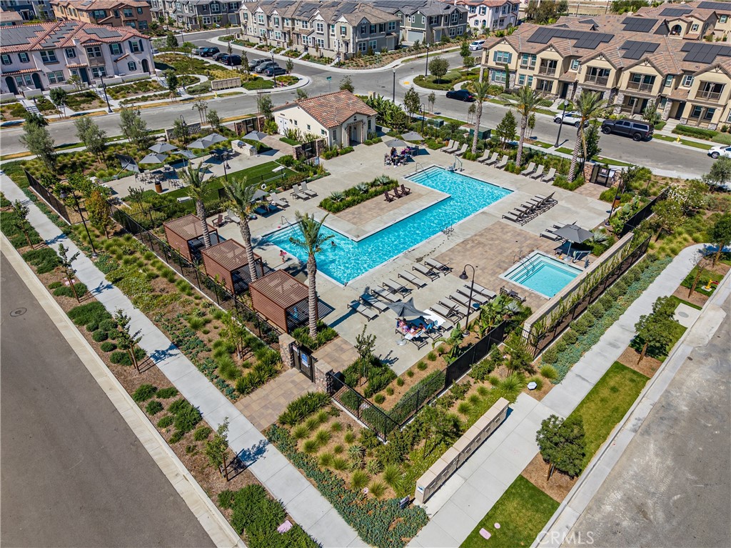 https://media.crmls.org/medias/eaa4c145-0448-4d52-8786-b3a456fbc70d.jpg?preset=X-Large
