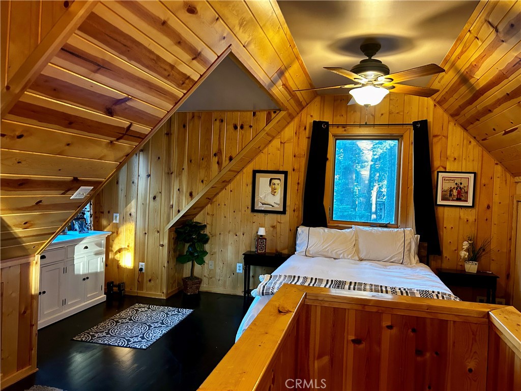 https://media.crmls.org/medias/eaa4c2a0-4c48-4908-9f44-04cc9485c7b3.jpg?preset=X-Large