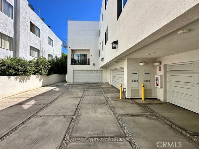 Detail Gallery Image 5 of 6 For 14019 Vanowen St, Van Nuys,  CA 91405 - 3 Beds | 3 Baths