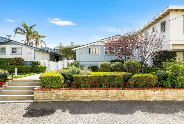 304 Dahlia Place, Corona del Mar CA: https://media.crmls.org/medias/eaa63a17-8cbb-4d67-a3a9-7fb2362f9a7f.jpg