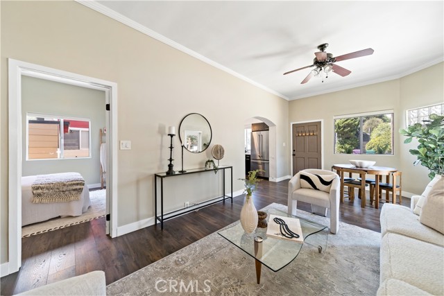 4116 E 14th Street, Long Beach CA: https://media.crmls.org/medias/eaa78e97-3bc2-40d9-a39a-144d637fa022.jpg