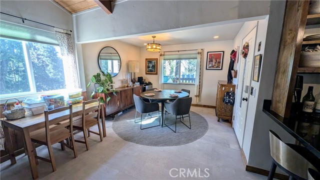 Detail Gallery Image 7 of 35 For 2552 Catalina Dr, Running Springs,  CA 92382 - 3 Beds | 2/1 Baths