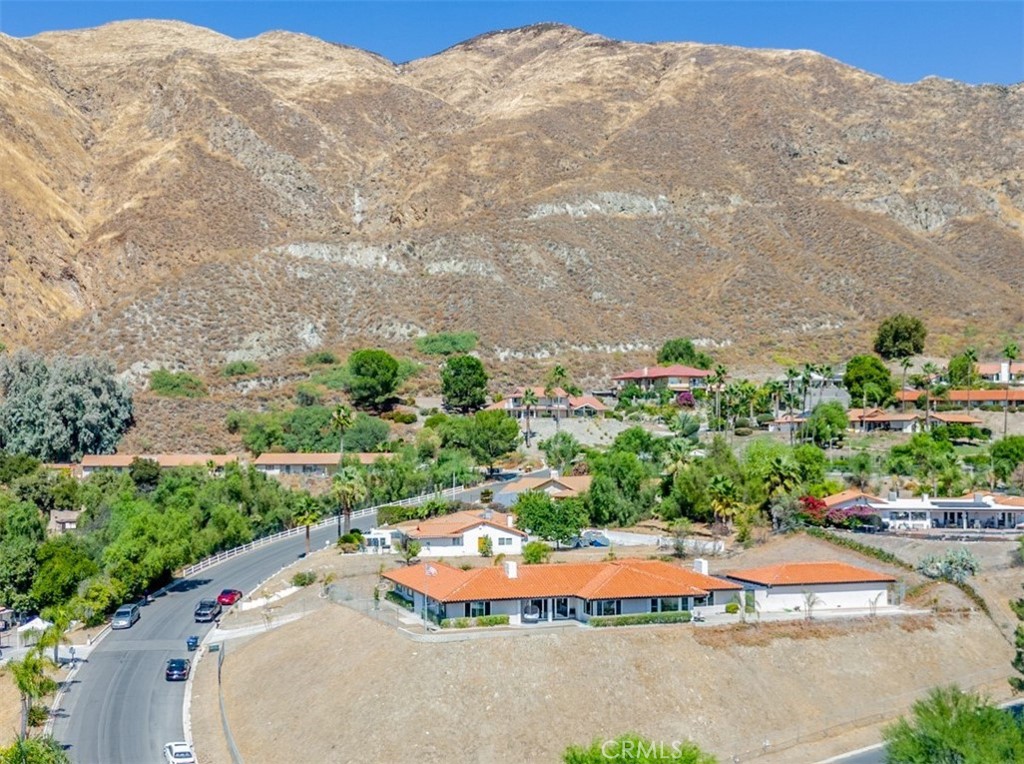 https://media.crmls.org/medias/eaa95de0-cccd-4d5f-812a-26fdfe7c10b9.jpg?preset=X-Large