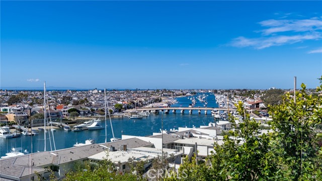 Detail Gallery Image 6 of 37 For 1409 Dolphin Terrace, Corona Del Mar,  CA 92625 - 5 Beds | 5/2 Baths