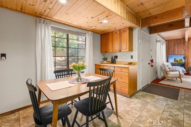 755 Holmes Lane, Sugarloaf CA: https://media.crmls.org/medias/eaaa1f9b-92b7-4e93-9a52-c13d0f15cdfc.jpg