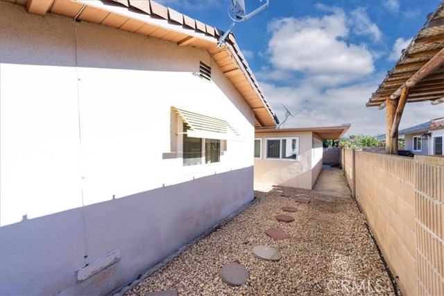 1561 Sandlewood Drive, Hemet CA: https://media.crmls.org/medias/eaaa7ddd-1529-4cf2-87f5-12e619855144.jpg