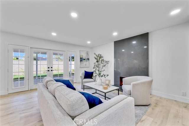 Detail Gallery Image 9 of 27 For 4001 W Kent Ave, Santa Ana,  CA 92704 - 4 Beds | 2 Baths
