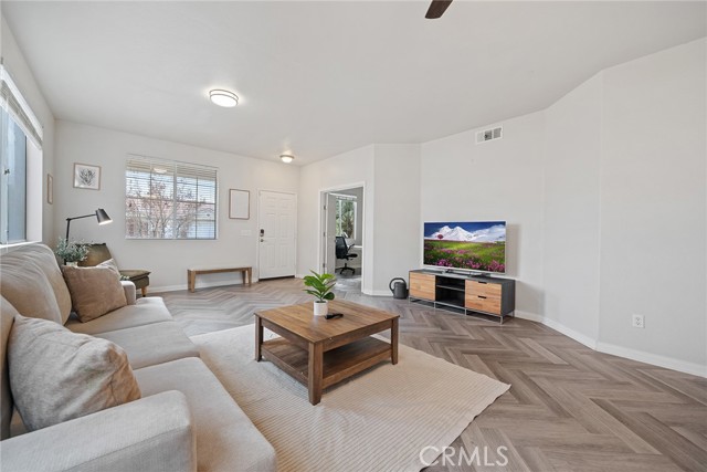 Detail Gallery Image 6 of 37 For 3423 Racquet Ln, Palmdale,  CA 93551 - 5 Beds | 3 Baths