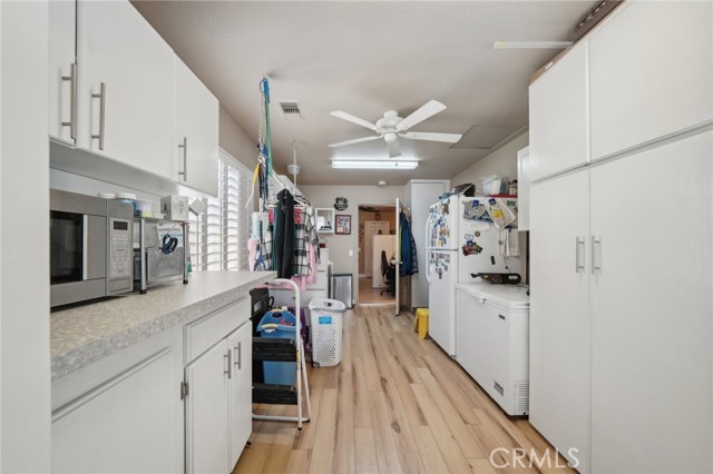 6253 Hamilton Court, Chino CA: https://media.crmls.org/medias/eaab4bad-5c22-4de8-aeba-f052df490e90.jpg