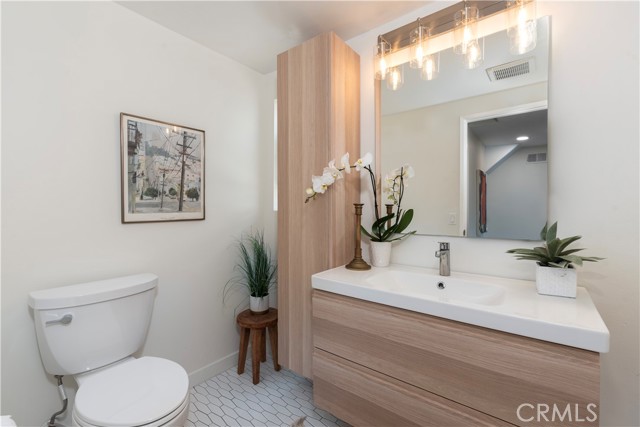 Detail Gallery Image 11 of 29 For 4201 Radford Ave #6,  Studio City,  CA 91604 - 2 Beds | 2/1 Baths