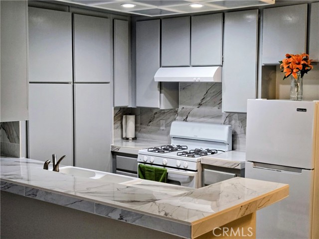 Detail Gallery Image 2 of 20 For 31200 Landau Bld, Cathedral City,  CA 92234 - 2 Beds | 2 Baths