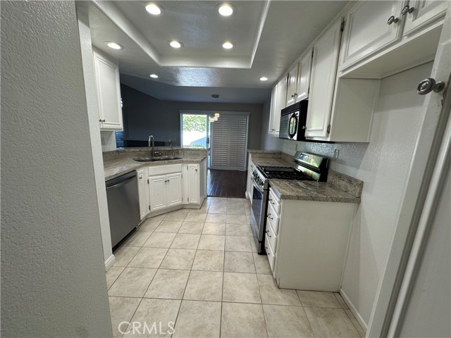 Detail Gallery Image 10 of 34 For 2211 Carob, Tustin,  CA 92782 - 3 Beds | 2/1 Baths