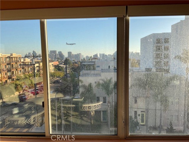 2620 2nd Avenue, San Diego CA: https://media.crmls.org/medias/eaad2dc4-6b66-4321-8220-29cc45b3f751.jpg