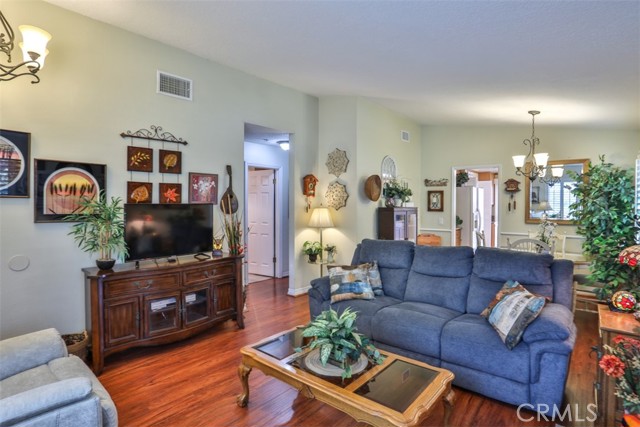9793 Louise Way, Rancho Cucamonga CA: https://media.crmls.org/medias/eaae55ef-7284-4fa0-8cba-72f757f9373c.jpg