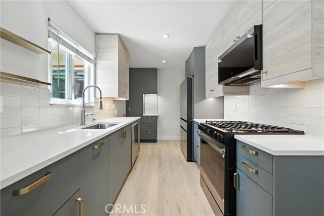 Detail Gallery Image 9 of 19 For 3935 San Ramon Dr, Oceanside,  CA 92057 - 2 Beds | 2 Baths