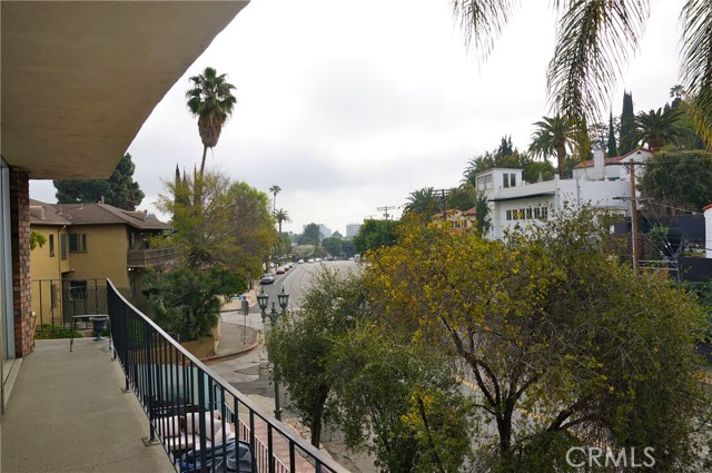 Detail Gallery Image 11 of 35 For 2260 N Cahuenga Bld #203,  Los Angeles,  CA 90068 - 1 Beds | 1 Baths