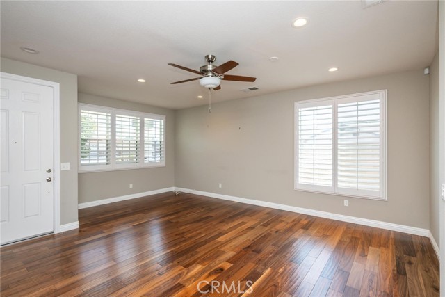 2354 Versailles Street, San Jacinto CA: https://media.crmls.org/medias/eaaf0f46-5f7b-4438-862f-dcf8344511f3.jpg