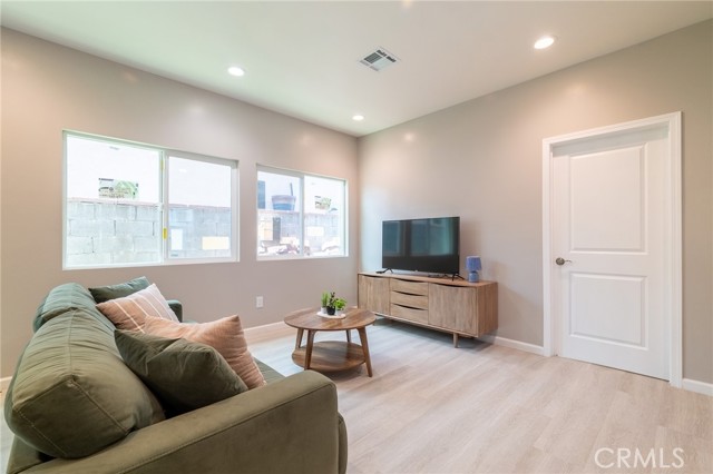 2451 Graydon Avenue, Monrovia CA: https://media.crmls.org/medias/eab02ccb-dbc8-4cb9-a2f3-35d914fe66a1.jpg