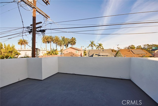 2402 S Cochran Avenue, Los Angeles CA: https://media.crmls.org/medias/eab0623f-ec4e-4ef4-bd8a-5eb866ad2d80.jpg