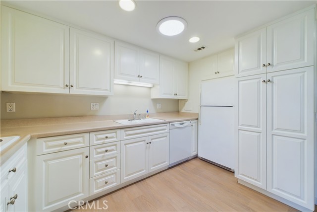 Detail Gallery Image 12 of 22 For 13321 El Dorado 203l,  Seal Beach,  CA 90740 - 2 Beds | 1 Baths