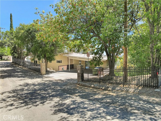 Detail Gallery Image 9 of 29 For 5102 Medina Rd, Woodland Hills,  CA 91364 - 2 Beds | 2 Baths