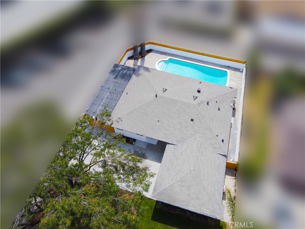 https://media.crmls.org/medias/eab24a3a-8abc-4307-b18d-baf5d9f7c03e.jpg?preset=X-Large