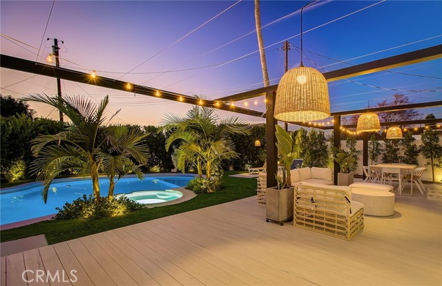 Detail Gallery Image 8 of 72 For 8161 Encino Ave, Northridge,  CA 91325 - 4 Beds | 3 Baths