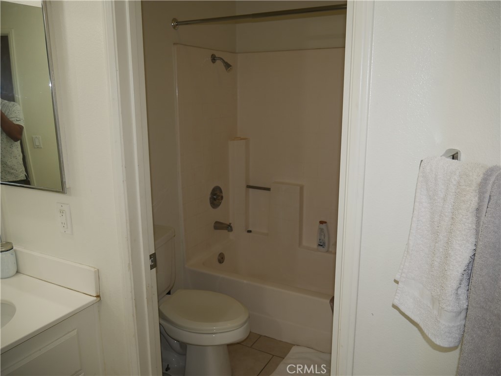 https://media.crmls.org/medias/eab2726d-5e52-48af-9a72-35ffca76a8bf.jpg?preset=X-Large