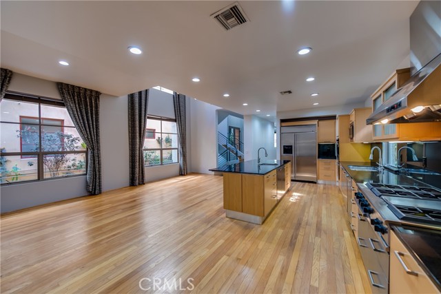 143 Union Jack Mall, Marina del Rey CA: https://media.crmls.org/medias/eab2c012-d1fc-42f0-9dc1-d0a497d746a5.jpg