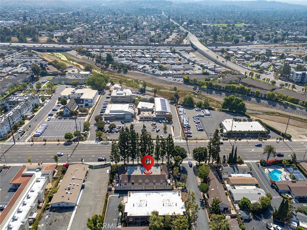 https://media.crmls.org/medias/eab2e995-d9d4-4498-bc2b-1c687e91a571.jpg?preset=X-Large