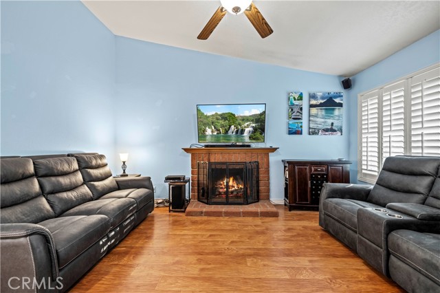 21742 Grovepark Drive, Saugus CA: https://media.crmls.org/medias/eab30fa6-5f66-4c53-953c-b41ce213421f.jpg