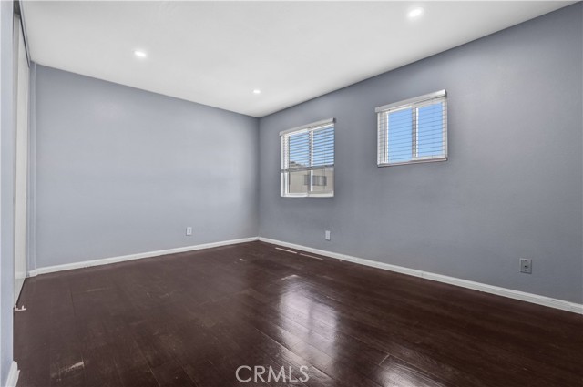 520 N Louise Street, Glendale CA: https://media.crmls.org/medias/eab32a01-0863-4c98-9013-19e2a5a5ff61.jpg