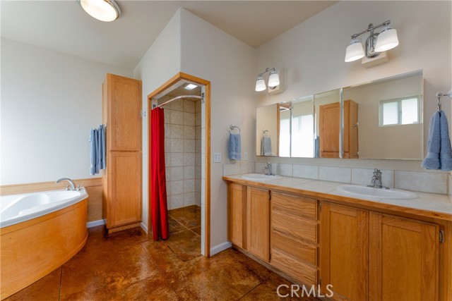 2260 Lakeshore Blvd, Upper Lake CA: https://media.crmls.org/medias/eab3bbdd-9251-4584-80ec-6e55a1f4f703.jpg