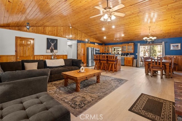 Detail Gallery Image 5 of 27 For 41640 Mockingbird, Big Bear Lake,  CA 92315 - 3 Beds | 2 Baths