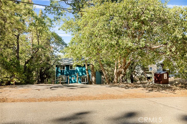 33003 Juniper Lane, Green Valley Lake CA: https://media.crmls.org/medias/eab63563-747c-4d8c-b770-922e172dcae1.jpg