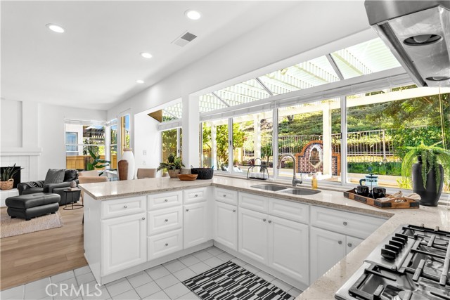 Detail Gallery Image 10 of 36 For 24 Sandbridge, Aliso Viejo,  CA 92656 - 4 Beds | 2/1 Baths