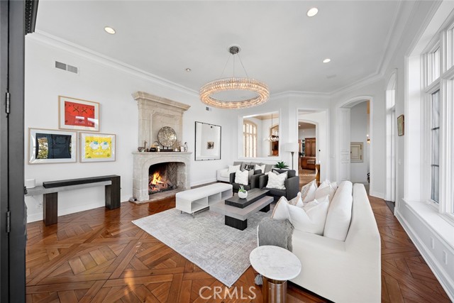 Detail Gallery Image 16 of 46 For 121 Emerald Bay, Laguna Beach,  CA 92651 - 5 Beds | 4/1 Baths